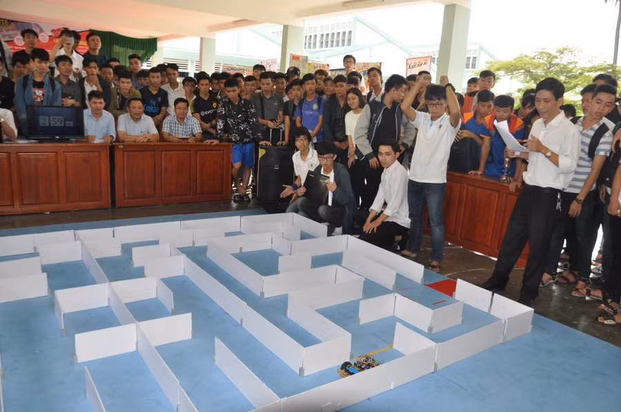 Cuộc thi sáng tạo Robot đã trở thành sân chơi bổ ích cho sinh viên đam mê khoa học cộng nghệ Cuộc thi sáng tạo Robot đã trở thành sân chơi bổ ích cho sinh viên đam mê khoa học cộng nghệ