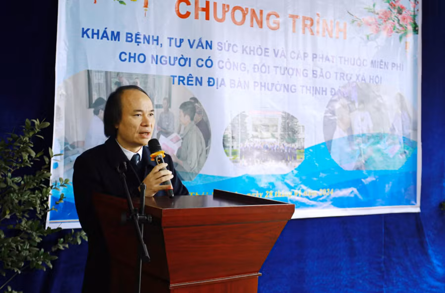 PGS.TS Nguyễn Tiến Dũng, Bí thư Đảng uỷ, Hiệu trưởng trường Đại học Y - Dược, Giám đốc Bệnh viện Trường. PGS.TS Nguyễn Tiến Dũng, Bí thư Đảng uỷ, Hiệu trưởng trường Đại học Y - Dược, Giám đốc Bệnh viện Trường.