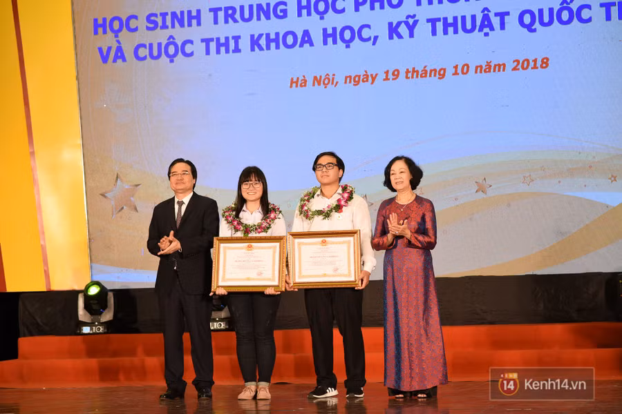 Nữ sinh 2000 giành HCV Olympic Sinh học Quốc tế, đạt kỷ lục thí sinh có điểm thi cao nhất thế giới: Ba lô đến trường nặng 8kg toàn là sách vở - Ảnh 5. Nữ sinh 2000 giành HCV Olympic Sinh học Quốc tế, đạt kỷ lục thí sinh có điểm thi cao nhất thế giới: Ba lô đến trường nặng 8kg toàn là sách vở - Ảnh 5.