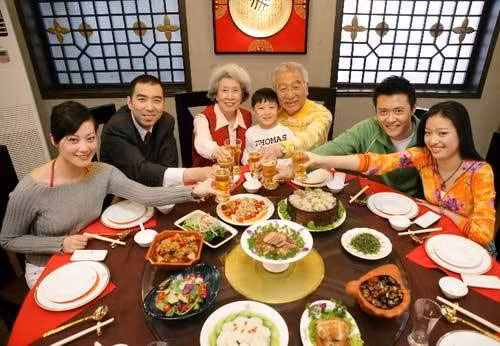5 người phải nhập viện cấp cứu chỉ vì ăn thịt đông đá trong tủ lạnh