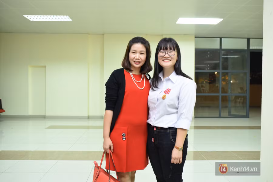 Nữ sinh 2000 giành HCV Olympic Sinh học Quốc tế, đạt kỷ lục thí sinh có điểm thi cao nhất thế giới: Ba lô đến trường nặng 8kg toàn là sách vở - Ảnh 7. Nữ sinh 2000 giành HCV Olympic Sinh học Quốc tế, đạt kỷ lục thí sinh có điểm thi cao nhất thế giới: Ba lô đến trường nặng 8kg toàn là sách vở - Ảnh 7.