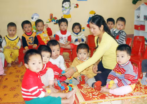 Cô trò được hỗ trợ ăn trưa hưởng lương viên chức