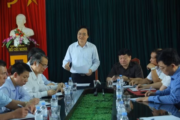 Bộ trưởng Bộ GD&ĐT Phùng Xuân Nhạ tại buổi làm việc với tỉnh Hưng Yên sáng 31/3. Bộ trưởng Bộ GD&ĐT Phùng Xuân Nhạ tại buổi làm việc với tỉnh Hưng Yên sáng 31/3.