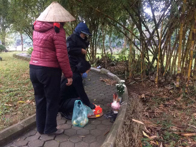 Người quen nói về hoàn cảnh cô gái tử vong lõa thể trong công viên Hà Nội: Tội nghiệp, mẹ mới mất chưa được 49 ngày - Ảnh 2.
