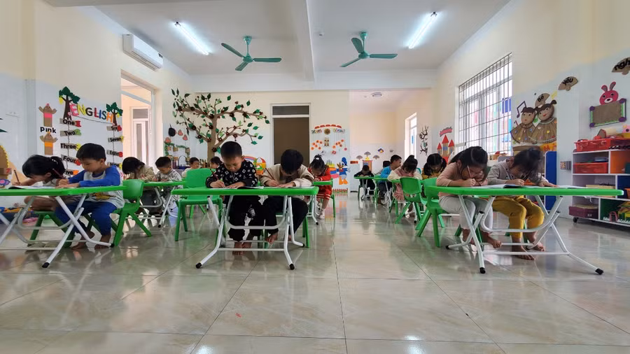 Về trường mới, học sinh tăng từ hơn 270 lên hơn 300 học sinh. (Ảnh: NT).