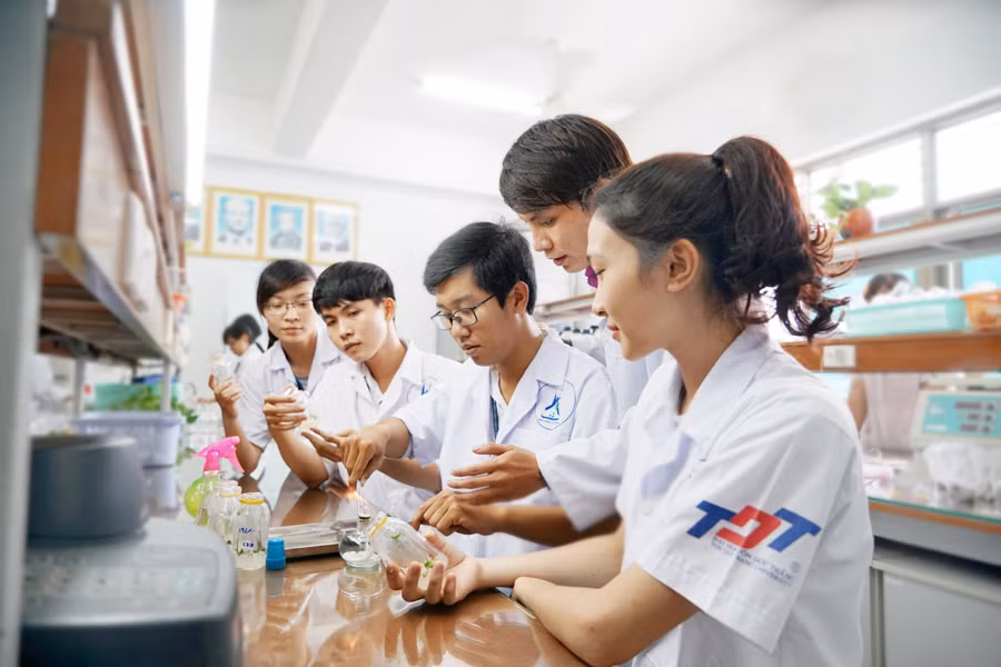 SV TDTU trong giờ học thực hành. Ảnh TDTU SV TDTU trong giờ học thực hành. Ảnh TDTU