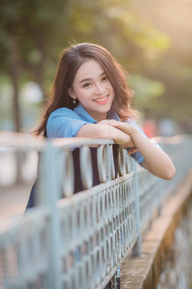 Nụ cười đẹp tựa nắng thu của nữ sinh Hà thành ảnh 1