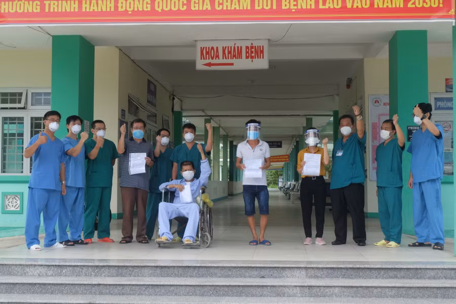 4 bệnh nhân nhiễm COVID-19 được khỏi bệnh và xuất viện. 