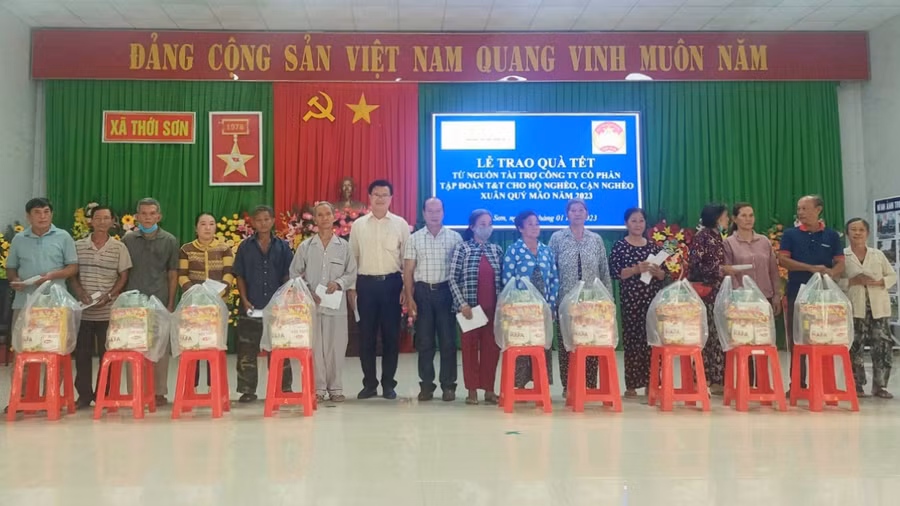 An Giang tiếp nhận và trao tặng hơn 172 nghìn phần quà Tết cho hộ nghèo, gia đình chính sách.