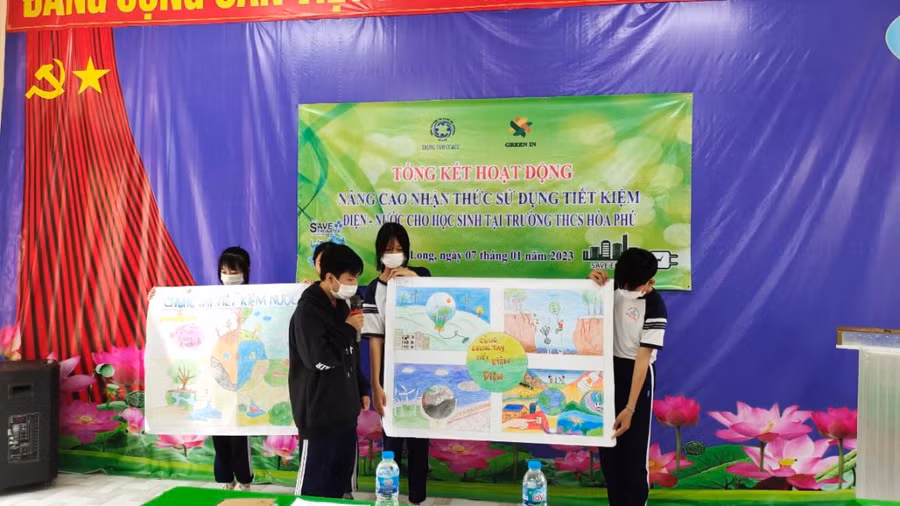 Học sinh thuyết minh tiết học (ảnh liên hiệp các hội KH&amp;KT).