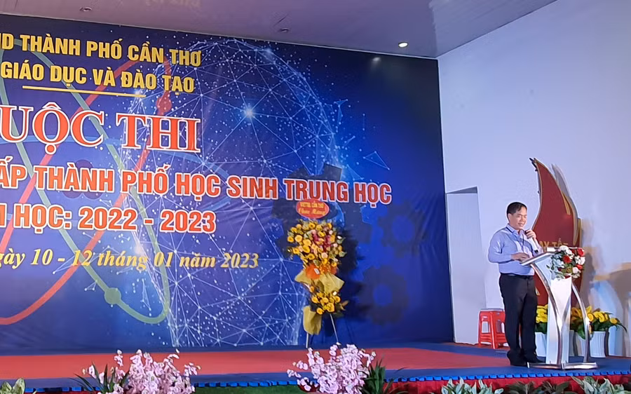 Ông Nguyễn Phúc Tăng, Phó Giám đốc Sở GD&amp;ĐT thành phố Cần Thơ phát biểu khai mạc.