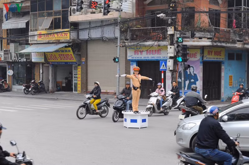 những "bóng hồng" csgt trên đường phố hải dương hình 2 nhung "bong hong" csgt tren duong pho hai duong hinh 2
