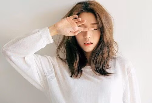 Vừa chia tay người yêu cũ 2 tháng anh ấy đã đòi cưới tôi, liệu có bất thường không?