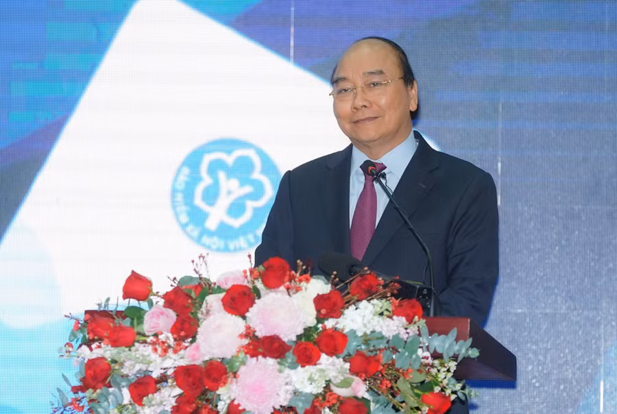 Thủ tướng Nguyễn Xuân Phúc: Việc ra đời ứng dụng hôm nay là một bước tiến mạnh mẽ, thiết thực trong cải cách hành chính, ứng dụng công nghệ thông tin của ngành BHXH - Ảnh: VGP/Quang Hiếu