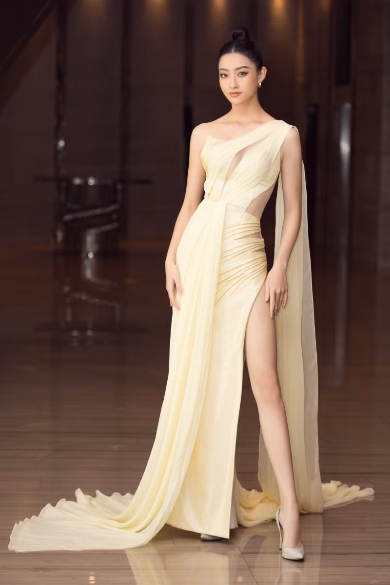 Tiểu Vy “thống trị” thảm đỏ họp báo Chung kết toàn quốc HHVN với đầm xuyên thấu ảnh 3
