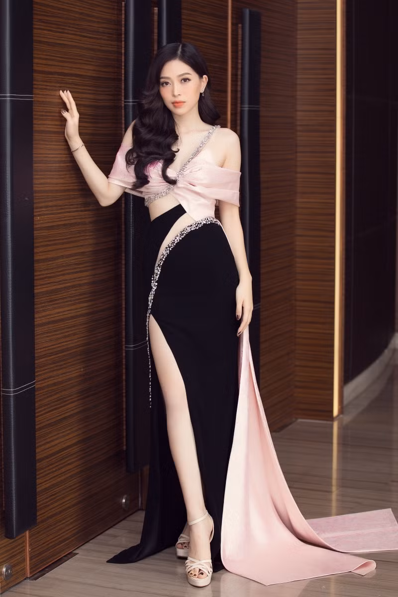Tiểu Vy “thống trị” thảm đỏ họp báo Chung kết toàn quốc HHVN với đầm xuyên thấu ảnh 6