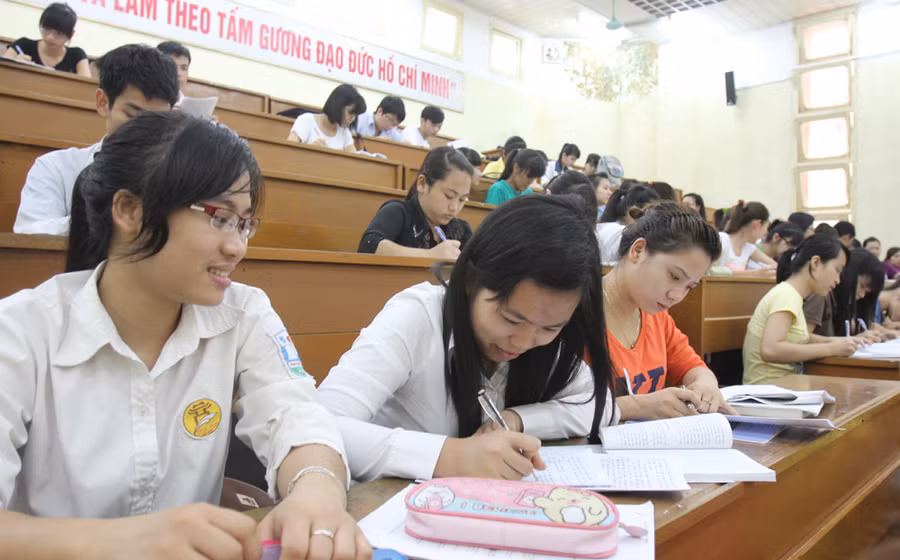 Sinh viên sư phạm tại giảng đường