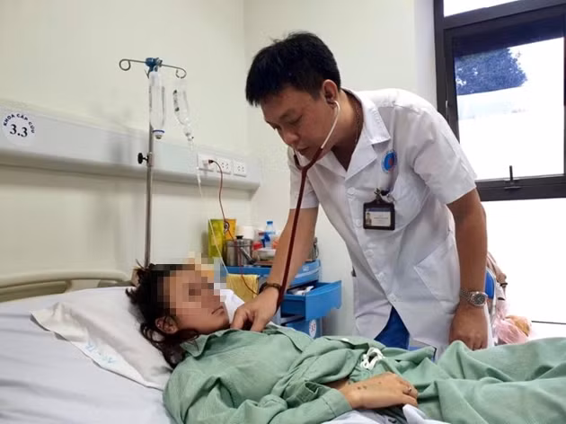 Chuyên gia Y tế: Lứa tuổi nào dễ biến chứng khi mắc viêm phổi?