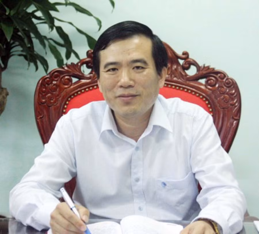 Sở GD&ĐT Phú Thọ đánh giá cao những điểm mới trong Quy chế thi THPT quốc gia năm nay; đặc biệt là các điều chỉnh kỹ thuật trong quy trình tổ chức thi nhằm khắc phục các hạn chế, bất cập để bảo đảm tổ chức kỳ thi nghiêm túc, khách quan, an toàn. Những giải pháp của Bộ đưa ra đã được xã hội đồng thuận. Thời gian từ nay đến lúc thi còn hơn 1 tháng nữa, Phú Thọ sẽ thực hiện nghiêm túc Quy chế, hướng dẫn thi và chỉ đạo của Ban chỉ đạo thi cấp quốc gia để triển khai thật kỹ những nội dung chỉ đạo, đồng thời tổ chức Kỳ thi THPT quốc gia tại tỉnh bảo đảm an toàn, nghiêm túc. Ông Nguyễn Minh Tường Sở GD&ĐT Phú Thọ đánh giá cao những điểm mới trong Quy chế thi THPT quốc gia năm nay; đặc biệt là các điều chỉnh kỹ thuật trong quy trình tổ chức thi nhằm khắc phục các hạn chế, bất cập để bảo đảm tổ chức kỳ thi nghiêm túc, khách quan, an toàn. Những giải pháp của Bộ đưa ra đã được xã hội đồng thuận. Thời gian từ nay đến lúc thi còn hơn 1 tháng nữa, Phú Thọ sẽ thực hiện nghiêm túc Quy chế, hướng dẫn thi và chỉ đạo của Ban chỉ đạo thi cấp quốc gia để triển khai thật kỹ những nội dung chỉ đạo, đồng thời tổ chức Kỳ thi THPT quốc gia tại tỉnh bảo đảm an toàn, nghiêm túc. Ông Nguyễn Minh Tường