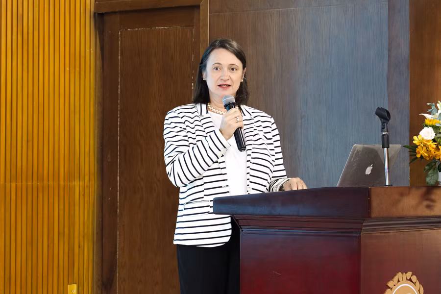 Bà Emmanuelle Pavillon-Grosser – Tổng lãnh sự Pháp tại TPHCM phát biểu tại hội thảo. Bà Emmanuelle Pavillon-Grosser – Tổng lãnh sự Pháp tại TPHCM phát biểu tại hội thảo.