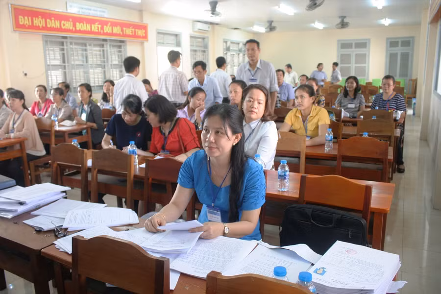 Cán bộ coi thi sinh hoạt quy chế thi tại Trường THPT An Khánh, quận Ninh Kiều, Cần Thơ