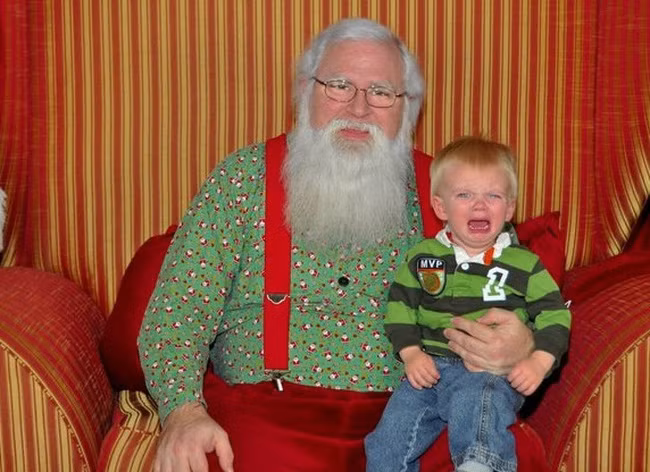 Mẹ à, sao trên đời lại có ông già Noel 'phiên bản lỗi' thế này ạ?