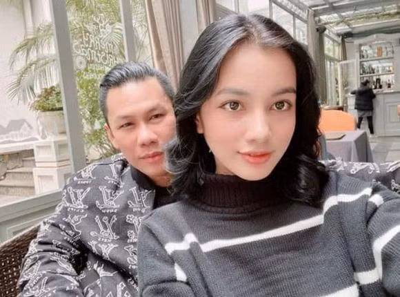 Doanh nhân Đức Huy và bạn gái Cẩm Đan.