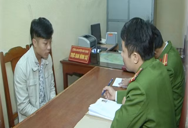  Đối tượng Vũ Văn Phong tại cơ quan công an - Ảnh do Công an tỉnh Thanh Hóa cung cấp. 