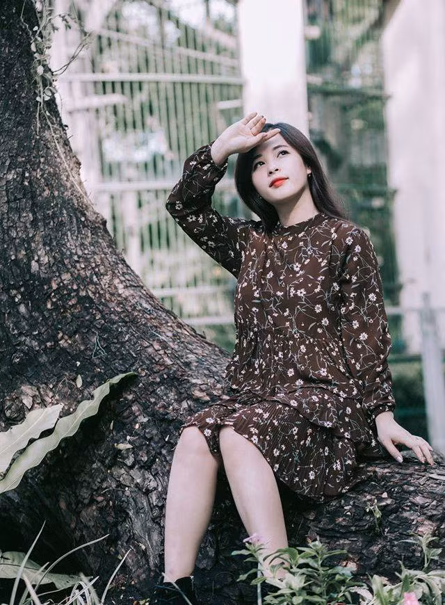 Trên trang cá nhân, cô gái này có hơn 45.000 người theo dõi và đây cũng chính là lượng fan hùng hậumỗi khi cô nàng stream game ở kênh TalkTV. Nhan sac xinh dep cua nu binh luan vien game tren mang hinh anh 12