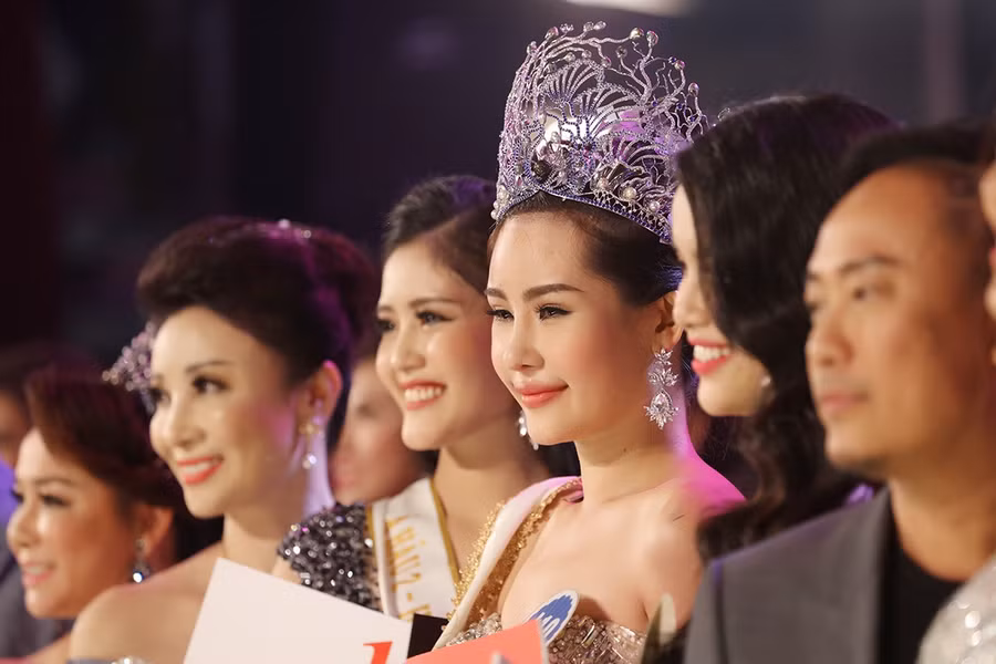 Trào lưu phẫu thuật thẩm mỹ đang "sốt" tại Việt Nam.