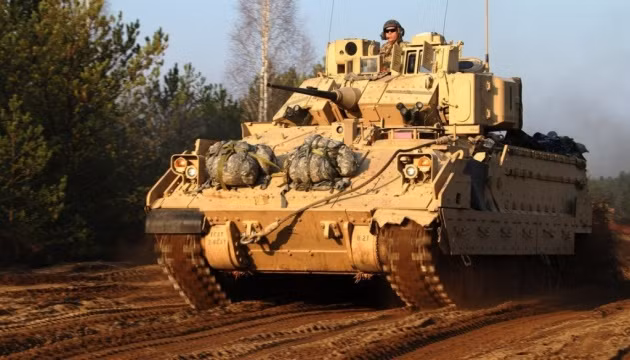 Tiểu đoàn Ukraine đầu tiên đã hoàn thành huấn luyện với xe chiến đấu bộ binh IFV M2 Bradley