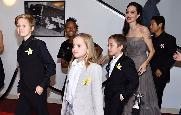 Hậu chia tay, Angelina Jolie dành hết thời gian cho 6 người con.