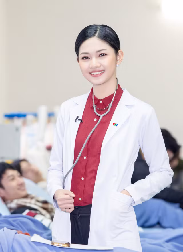 Mới đây, cùng với Thụy Vân, Tú Anh thì Ngô Thanh Thanh Tú cũng là Á hậu Việt Nam tiếp theo trở thành MC của Trung tâm Tin tức VTV24 – Đài Truyền hình Việt Nam. Tham gia Bản tin Y tế 24h của VTV24, Á hậu cũng coi đây là cơ hội để mình góp sức vào các hoạt động phổ cập kiến thức, chăm sóc sức khỏe cộng đồng. Đồng thời, Thanh Tú cũng hy vọng, thông qua công việc này, cô có thể kêu gọi cộng đồng giúp đỡ, hỗ trợ những mảnh đời bất hạnh không may mắc bệnh hiểm nghèo, nhất là bà con ở miền núi, vùng sâu, vùng xa.