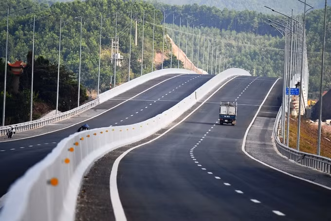 Cao tốc 12.000 tỷ đồng ở Quảng Ninh trước ngày thông xe