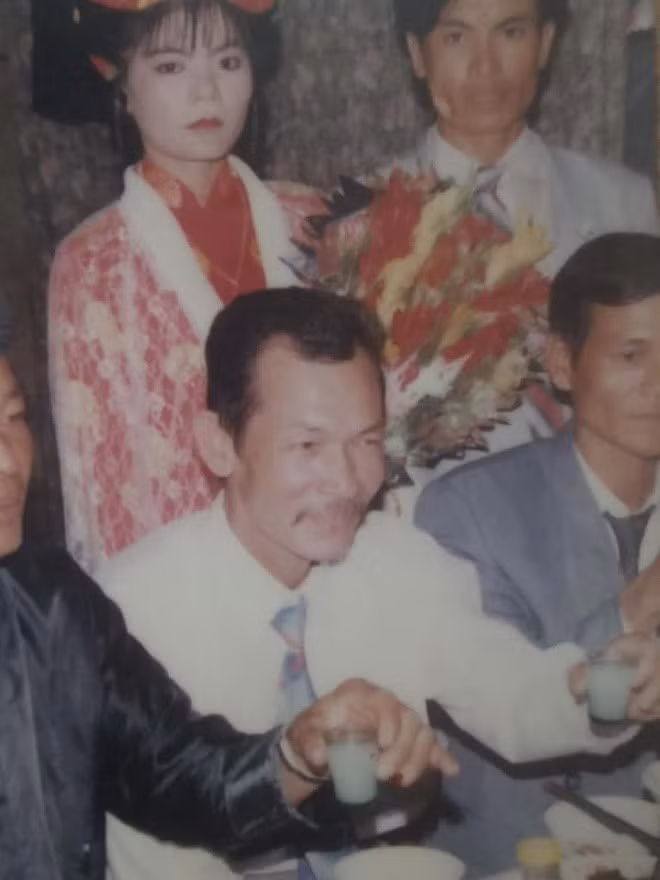 Đám cưới không nụ cười nhưng lại có cái kết vô cùng bất ngờ - Ảnh 4.