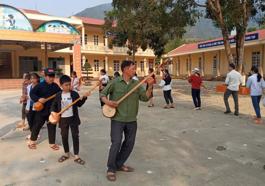 Trường THCS Mường Kim