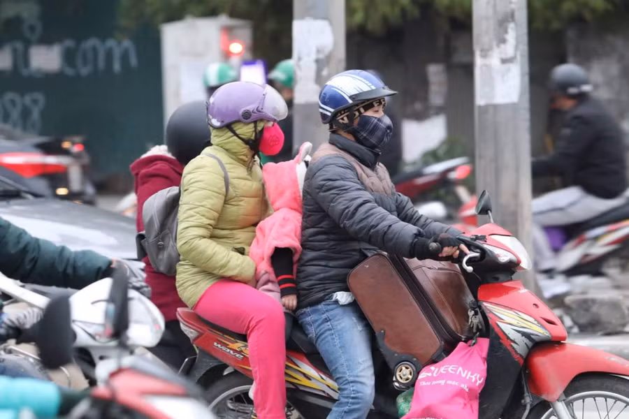 Sau kỳ nghỉ Tết Dương lịch, người dân nườm nượp đổ về Hà Nội ảnh 3 Chú thích ảnh