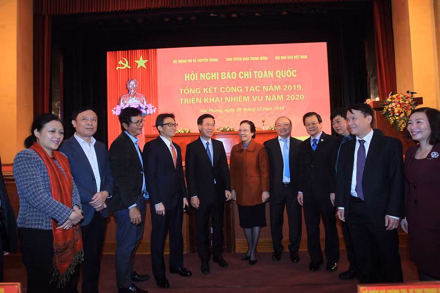 Trưởng Ban Tuyên giáo Trung ương Võ Văn Thưởng, Phó Thủ tướng Vũ Đức Đam và các đại biểu dự hội nghị. Ảnh: VGP/Đình Nam