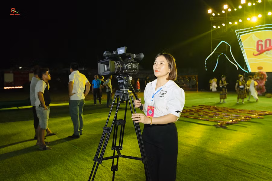 Nữ phóng viên Nguyễn Thị Tú tác nghiệp hiện trường. (Ảnh: NVCC) Nữ phóng viên Nguyễn Thị Tú tác nghiệp hiện trường. (Ảnh: NVCC)