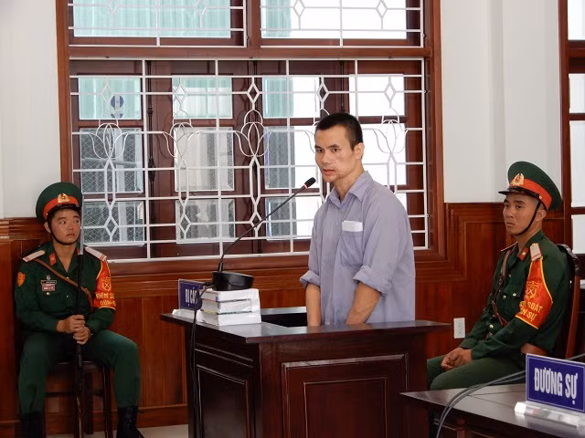 Bị cáo Hiếu tại phiên tòa xét xử.