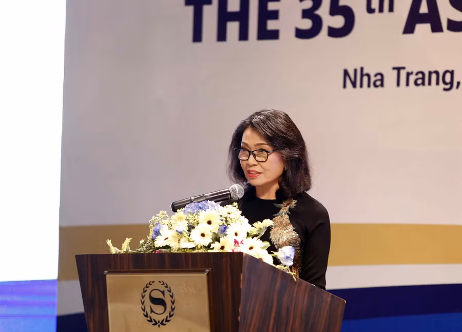 Bà Nguyễn Thị Minh, TGĐ BHXH Việt Nam phát biểu khai mạc