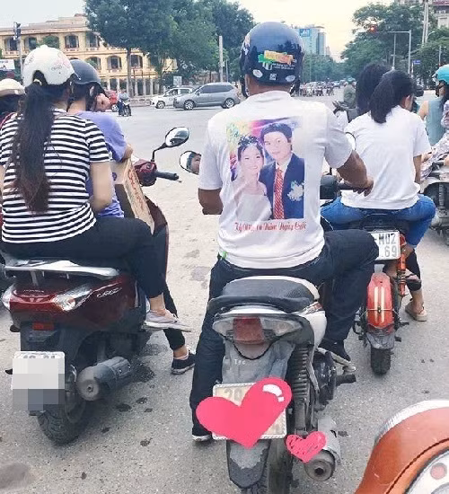 Trang phục của người đàn ông có gia đình.