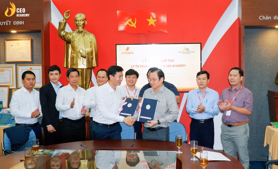 Trường huấn luyện doanh nhân CEO Việt Nam và Trường CĐ Lý Tự Trọng TP.HCM đã ký kết hợp tác đào tạo thực hiện tầm nhìn  kiến tạo chủ doanh nghiệp tương lai 