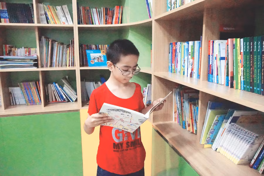 Cậu bé Nguyễn Bá Duy 14 tuổi bị mắc bệnh suy tủy luôn khao khát được tới trường. Em ước mơ trở thành bác sĩ để chữa bệnh cho mọi người. Những lúc không phải truyền dịch Duy thích đọc sách tại thư viện của khoa