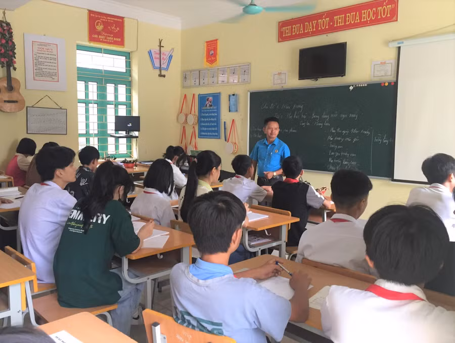 Tiết Âm nhạc của thầy trò trường THCS xã Noong Hẹt.