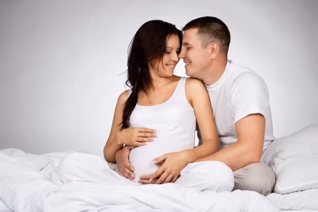 Đang hạnh phúc bỗng nhận được đơn ly hôn của chồng, sự thật sau đó mới đau đớn