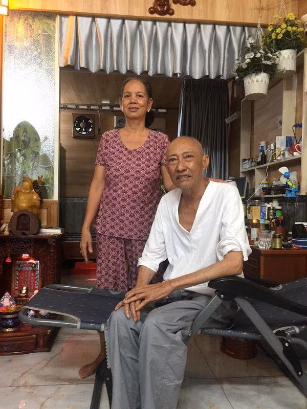 rot nuoc mat truoc can nha nho ngo ngang cua ns le binh truoc khi hon me - 1