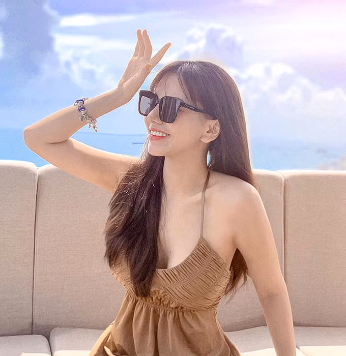 Gia Hân cùng Hoàng Đức đang là một trong những cặp đôi đẹp của bóng đá Việt Nam. Sự nghiệp của tiền vệ sinh năm 1998 cũng thăng tiến không ngừng kể từ khi hẹn hò với bạn gái gốc Đồng Nai. Gia Hân cùng Hoàng Đức đang là một trong những cặp đôi đẹp của bóng đá Việt Nam. Sự nghiệp của tiền vệ sinh năm 1998 cũng thăng tiến không ngừng kể từ khi hẹn hò với bạn gái gốc Đồng Nai.