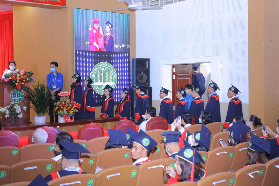 Các tân Thạc sĩ.