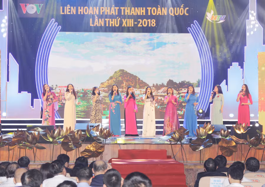 Liên hoan có tất cả 216 tác phẩm lọt vào vòng chung khảo